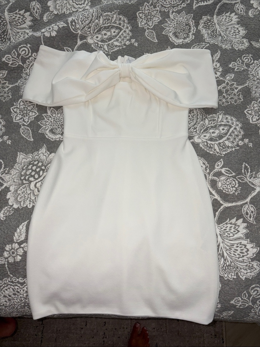Club London Strapless White Bow-Front Cocktail Dress
